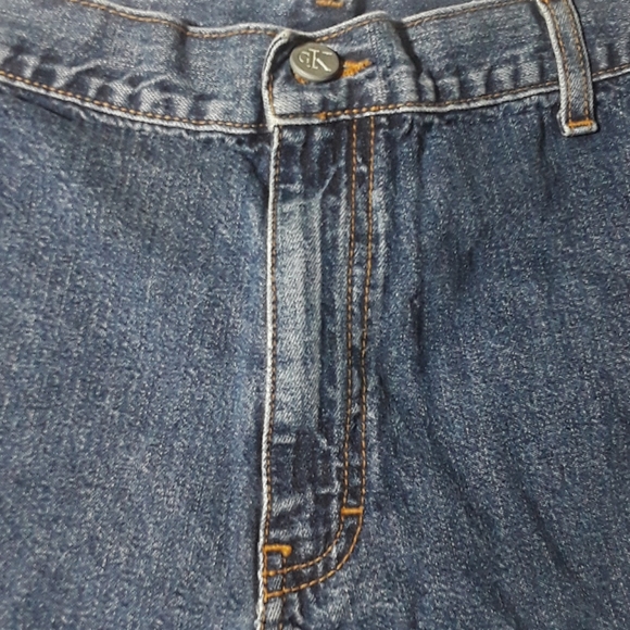 Calvin Klein Side vent Hipster jean short no offer - Picture 2 of 16